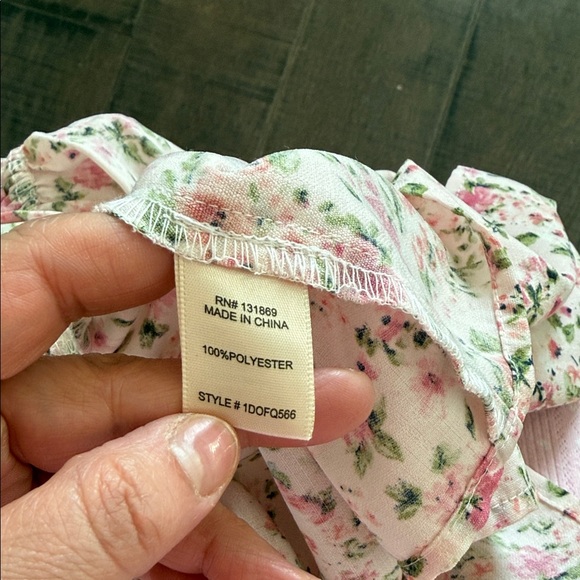 Floral Pink Ruffle Top size Small - Picture 9 of 9